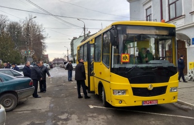 Громада на Буковині отримала новий шкільний автобус