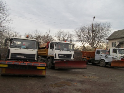 Тонни солі та піску: комунальники Чернівців показали, як готові до зими (ФОТО)