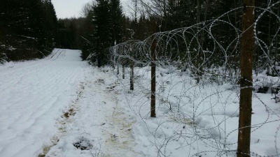 На Буковині держкордон зміцнили траншеями і колючим дротом (ФОТО)