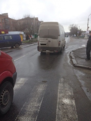 На Миколаївщині водій з Чернівців на «зебрі» збив пенсіонерку