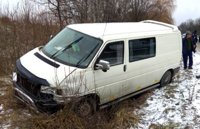 На Буковині позашляховик зіткнувся з «бусом»: без потерпілих