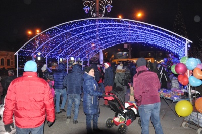 У Чернівцях відкрили свята - запалили головну ялинку