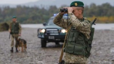 На Буковині суд оштрафував прикордонника, який дозволив контрабандисту перемістити до Румунії 20 ящиків цигарок