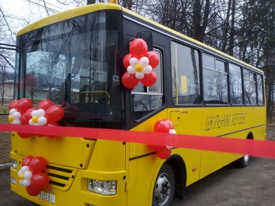 Сільська гімназія на Буковині отримала автобус