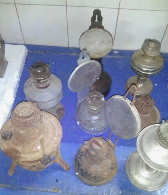 На Буковині митники вилучили колекцію старовинних прасок та гасових ламп, які чоловік намагався перемістити за кордон