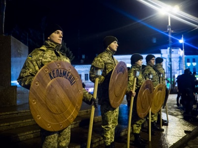 У Чернівцях загиблих воїнів вшановували смолоскипами (ФОТО)