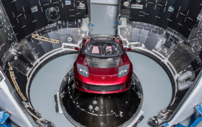 Ілон Маск показав екземпляр Tesla Roadster, який відправиться в космос