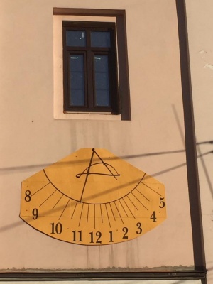 На костелі в Чернівцях відновили сонячний годинник (ФОТО)
