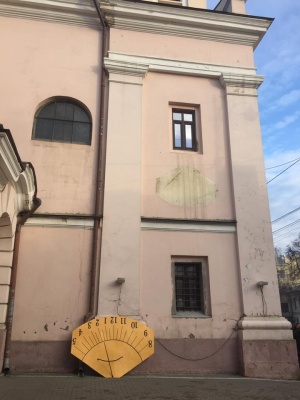 На костелі в Чернівцях відновили сонячний годинник (ФОТО)