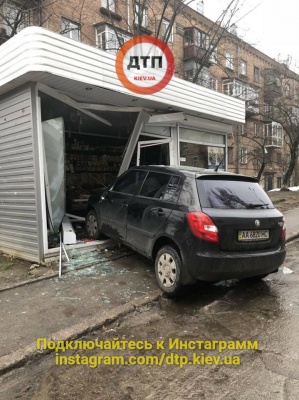 У Києві п'яний водій Skoda переїхав трирічну дитину
