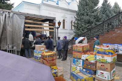 Буковинка зібрала 25 тонн гуманітарної допомоги переселенцям з Донбасу (ФОТО)