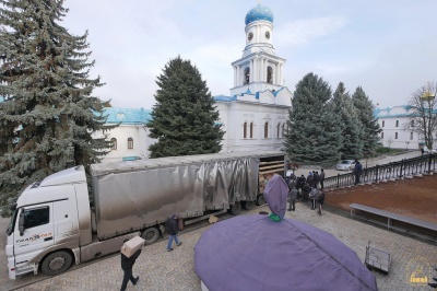 Буковинка зібрала 25 тонн гуманітарної допомоги переселенцям з Донбасу (ФОТО)