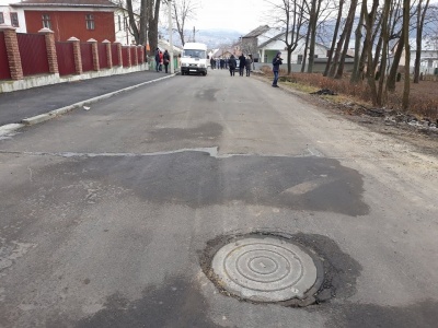 Депутат, фірма якого ремонтувала скандальну дорогу в Садгорі, заявив, що її здадуть у травні