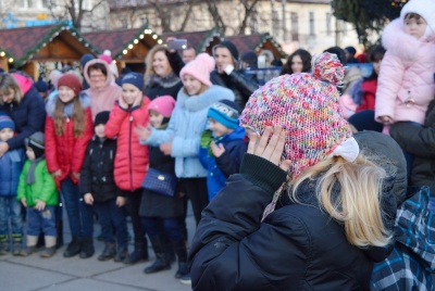 У Чернівцях на Соборній площі для дітей влаштували новорічні розваги (ФОТО)