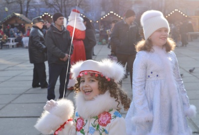 У Чернівцях на Соборній площі для дітей влаштували новорічні розваги (ФОТО)