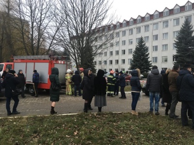 Вибух у податковій Чернівців: з приміщення евакуювали понад 100 працівників (ФОТО)