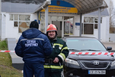 Вибух у податковій Чернівців: постраждалий втратив зір у правому оці та перебуває в реанімації