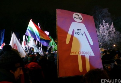 У Варшаві пройшла акція проти посилення закону про аборти 