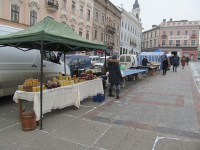 У центрі Чернівців уже перекрили рух для фестивалю маланок