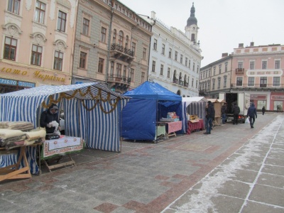 У центрі Чернівців уже перекрили рух для фестивалю маланок