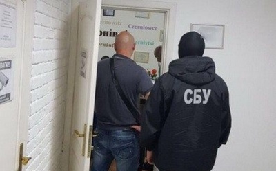 Хабар чиновниці Чернівецької міськради: суд оштрафував посередника у справі на 25 тис грн