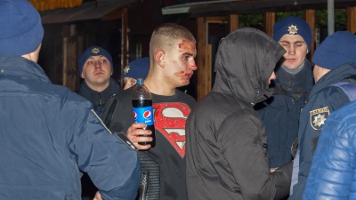 Жорстока масова бійка зав'язалася біля нічного клубу у Дніпрі (ФОТО)