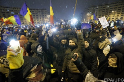 У Румунії десятки тисяч людей вийшли на акцію проти корупції 