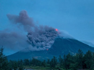 Через виверження вулкану довелося евакуювати майже 90 тисяч людей
