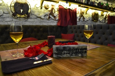 Подаруйте коханим романтичну вечерю: 7 локацій у Чернівцях (на правах реклами)