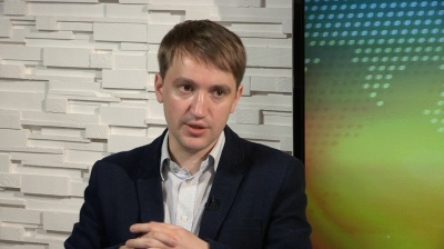 «Закривати їх треба, а не постити у FB», - політолог про рекомендацію Чернівецької ОДА активніше користуватися соцмережами