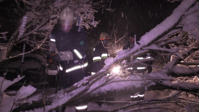 Рятувальники Буковини витягли зі снігових заметів 26 вантажівок (ФОТО)