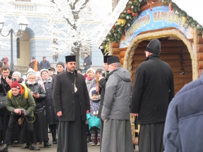 У Чернівцях сотні монахів та монашок молилися за мир (ФОТО)