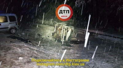 Смертельна ДТП під Києвом: водій та пасажирка загинули миттєво (18+)