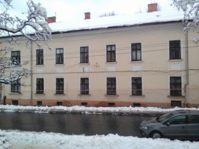 У мерії Чернівців нагадали про небезпеку падіння бурульок з дахів