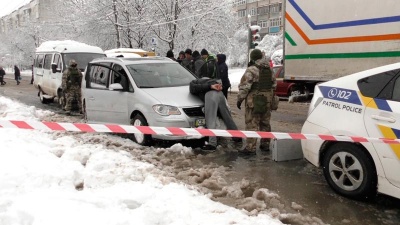 У Чернівцях поліція заарештувала двох серійних крадіїв майна з автівок (ФОТО)