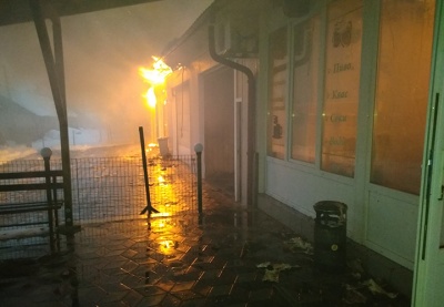 У Чернівецькій області у масштабній пожежі постраждала автомийка і кафе-бар (ФОТО)