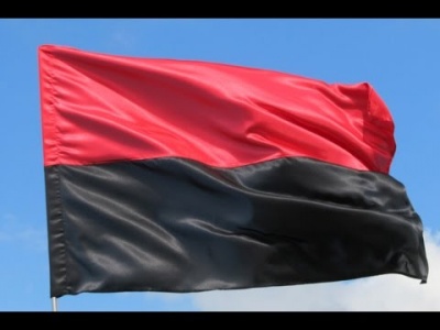 Чернівецька міськрада ухвалила рішення про порядок і дати використання червоно-чорного прапора у місті