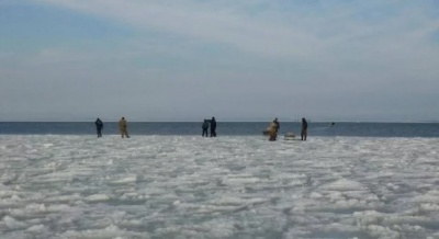 У Полтавській області 50 рибалок опинилися на крижині, що дрейфувала