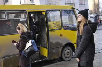 Більшість читачів МБ підтримує скасування пільг у громадському транспорті Чернівців у години пік