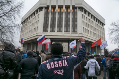 Перевдягнені російські військові брали участь у мітингу під ВР Криму у 2014 році