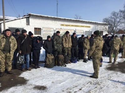 З Чернівців на навчання до Рівненської області відправили 36 резервістів (ФОТО)