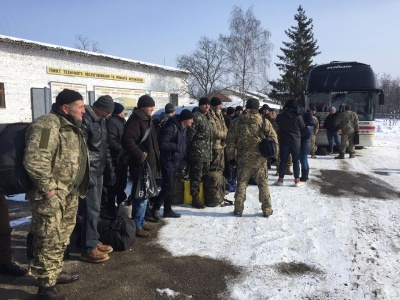 З Чернівців на навчання до Рівненської області відправили 36 резервістів (ФОТО)