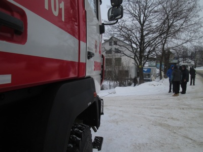 У Чернівецькій області вантажівка з’їхала з дороги на узбіччя (ФОТО)