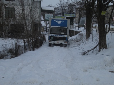 У Чернівецькій області вантажівка з’їхала з дороги на узбіччя (ФОТО)