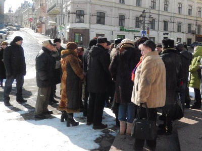 У Чернівцях десятки жителів на мітингу висловили обурення з приводу побиття поліцією активістів під Радою