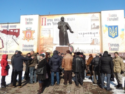 У Чернівцях десятки жителів на мітингу висловили обурення з приводу побиття поліцією активістів під Радою