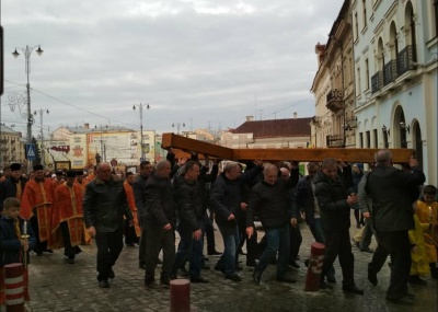 У Чернівцях центральними вулицями пройшлася Хресна хода