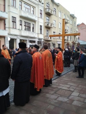 У Чернівцях центральними вулицями пройшлася Хресна хода