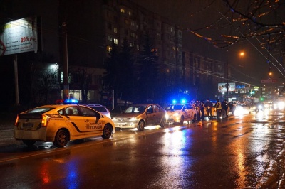 У Чернівцях на вулиці Героїв Майдану сталась ДТП за участю авто патрульної поліції