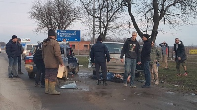 На Буковині зіткнулись два легковики: свідки кажуть, що один з водіїв був п’яний